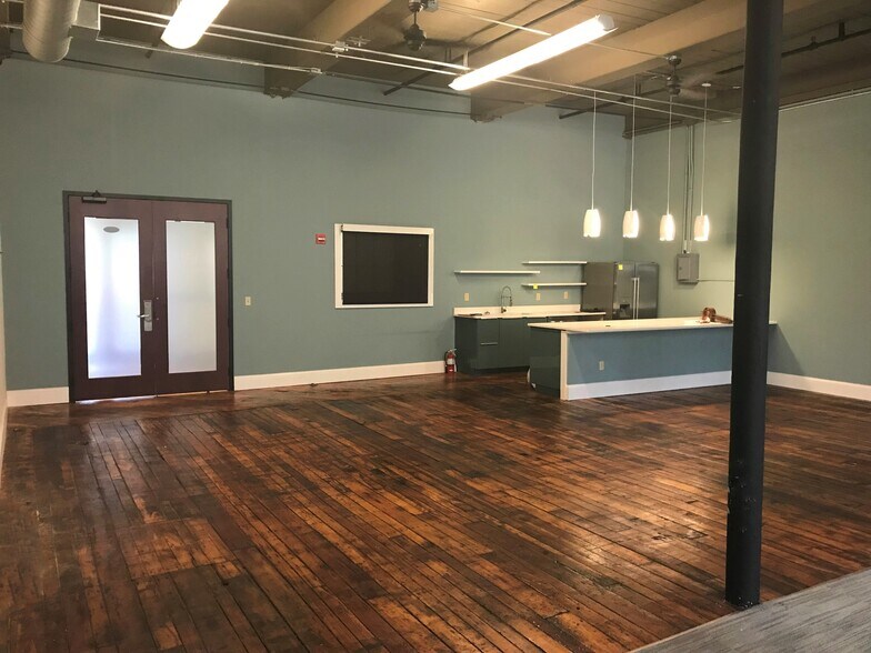 More Photos Of 250 Commercial St, Manchester Light Manufacturing For Lease