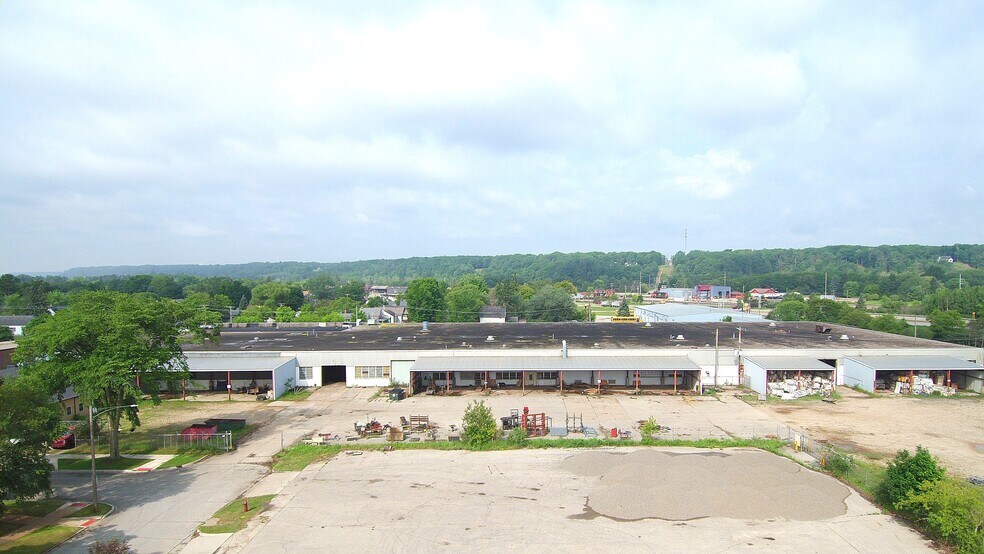 More Photos Of 103 N 12 St, Gladstone Warehouse For Sale
