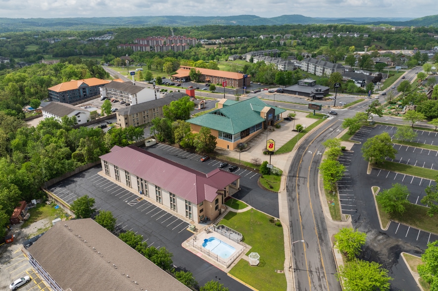 More Photos Of 2490 Green Mountain Dr, Branson Hotel For Sale