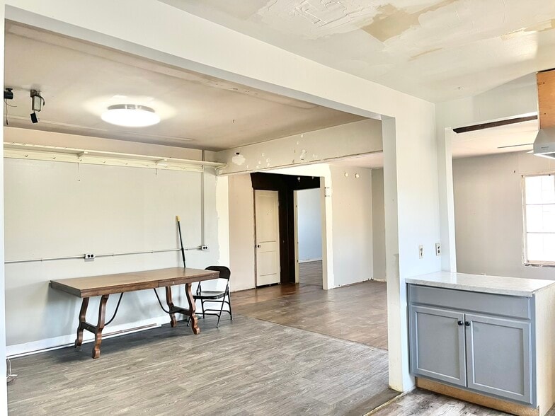 More Photos Of 2513 Connie Dr, Sacramento Freestanding For Sale