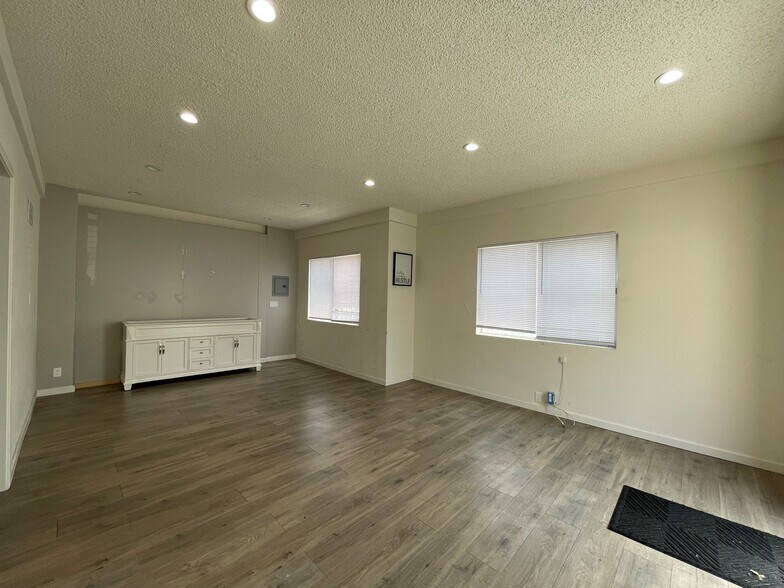 More Photos Of 1017-1019 S La Brea Ave, Los Angeles Medical For Lease