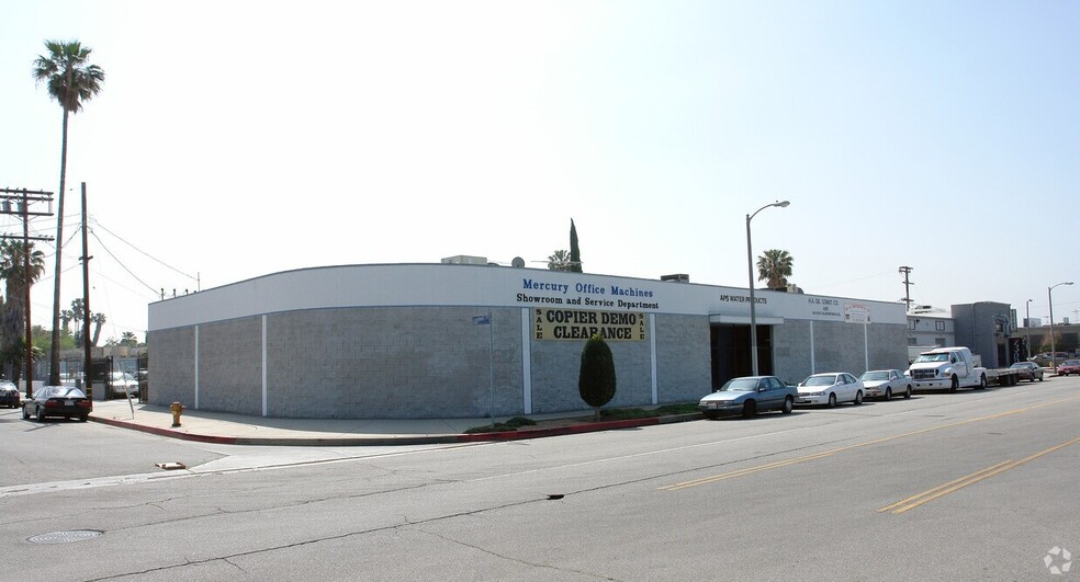 More Photos Of 7318-7320-7322 Valjean Ave, Van Nuys Warehouse For Lease