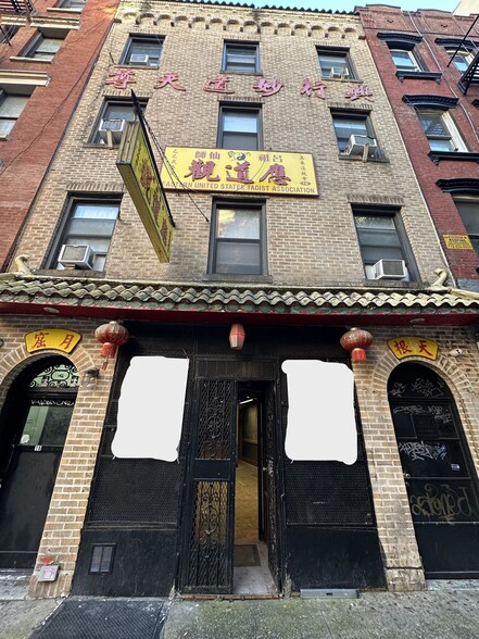 Primary Photo Of 16 Spring St, New York Storefront Retail Residential For Lease