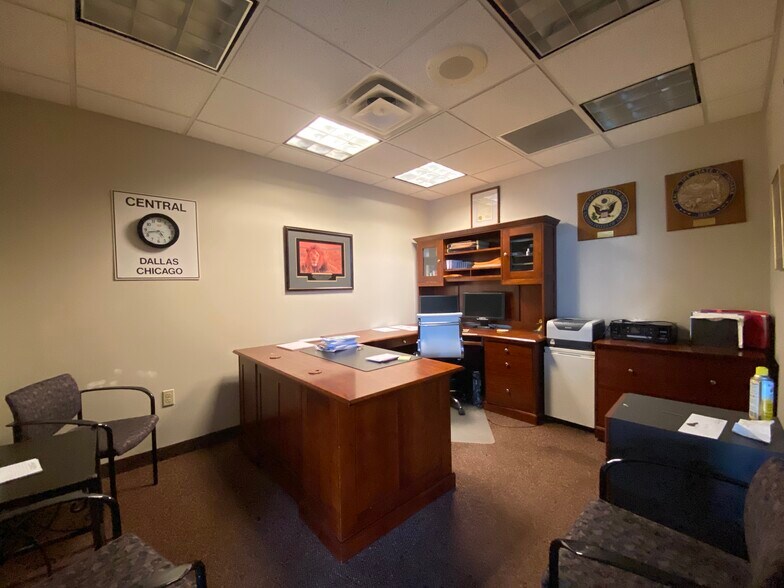 More Photos Of 2801 Bertholet Blvd, Valparaiso Office For Sale