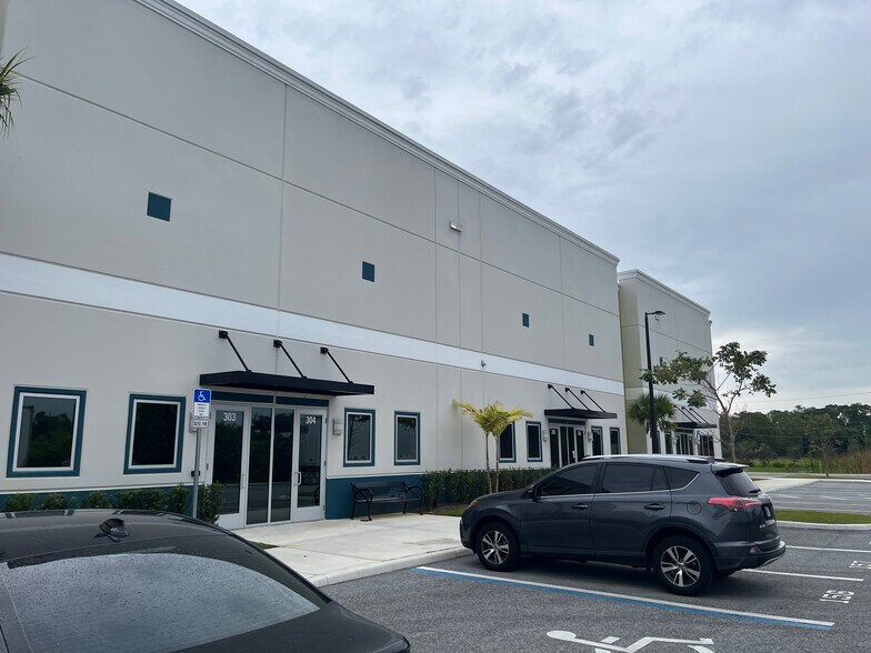 More Photos Of 8172 SW Jack James Dr, Stuart Unknown For Lease