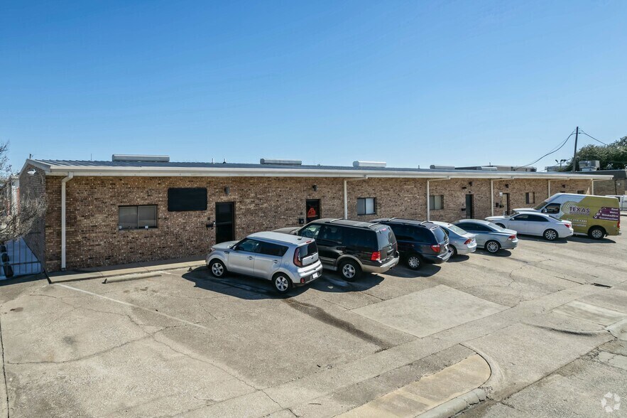 More Photos Of 802 Gemini Ave, Duncanville Flex For Lease