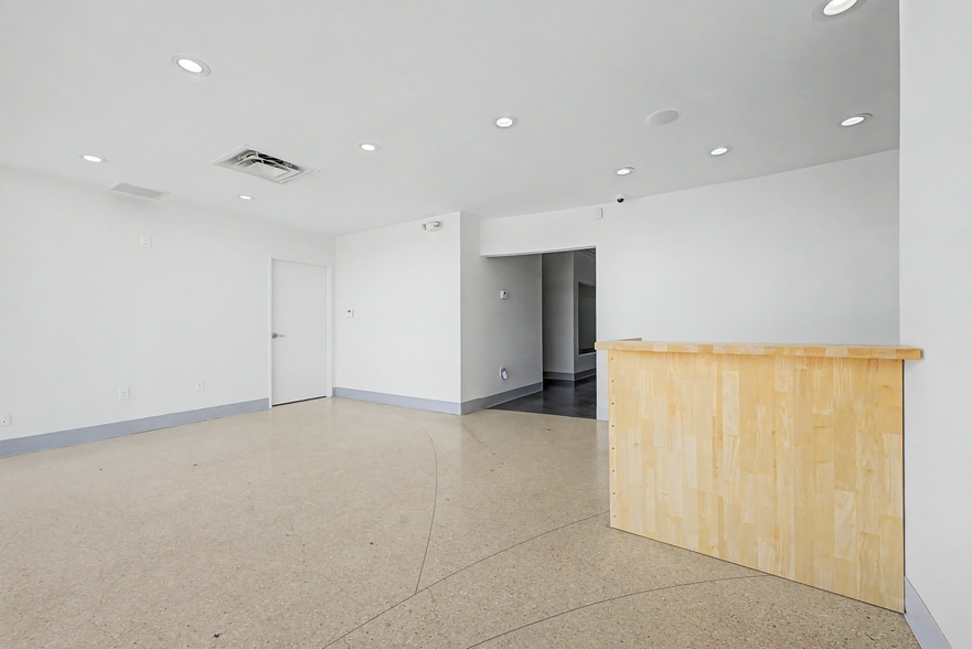 More Photos Of 4750 N Central Ave, Phoenix General Retail For Lease