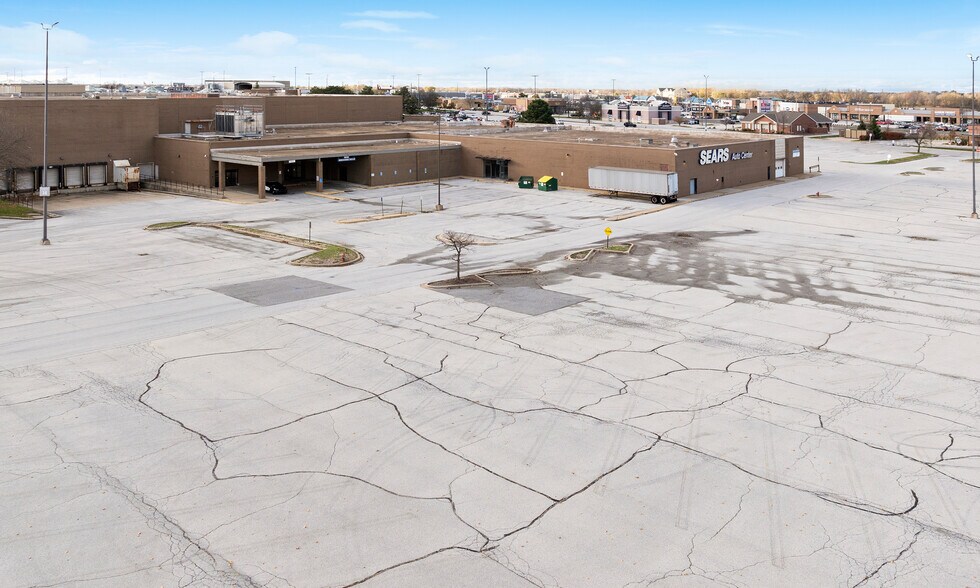 More Photos Of 2109 Southlake Mall, Merrillville General Retail For Sale