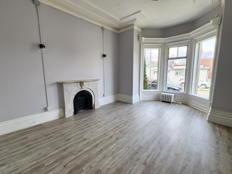 More Photos Of 170 Simcoe St S, Oshawa Apartments For Sale