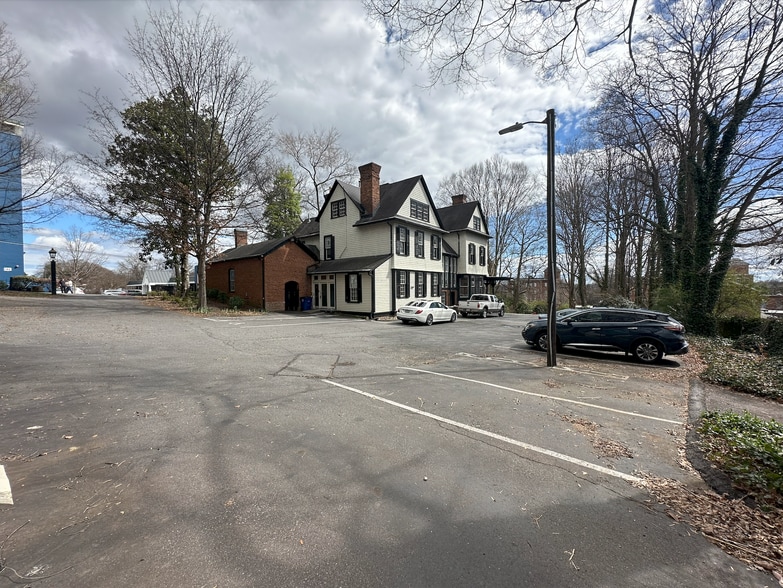 More Photos Of 224 S Cherry St, Winston-Salem Office For Lease