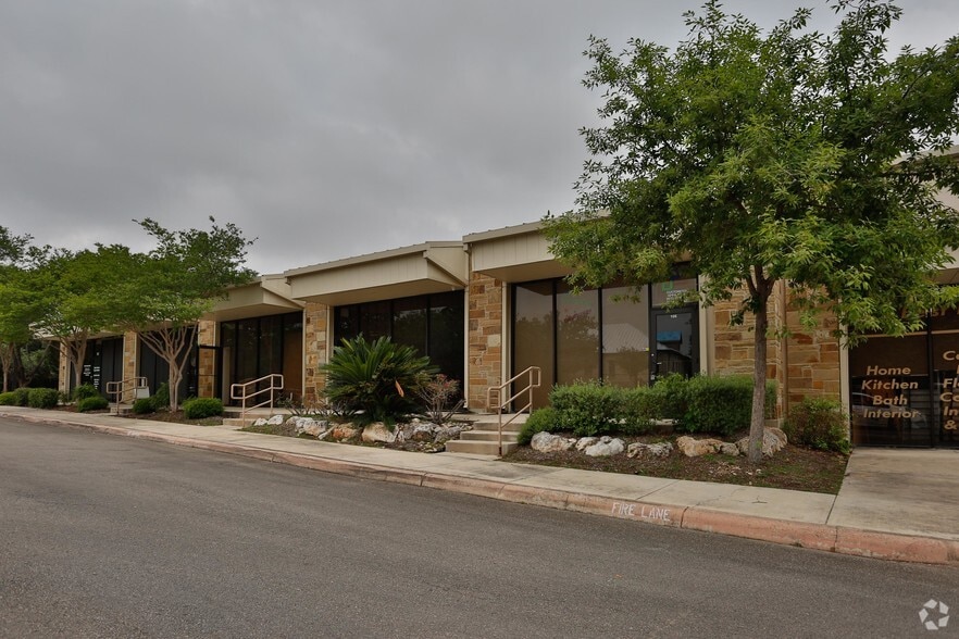 More Photos Of 12227 Huebner Rd, San Antonio Freestanding For Lease