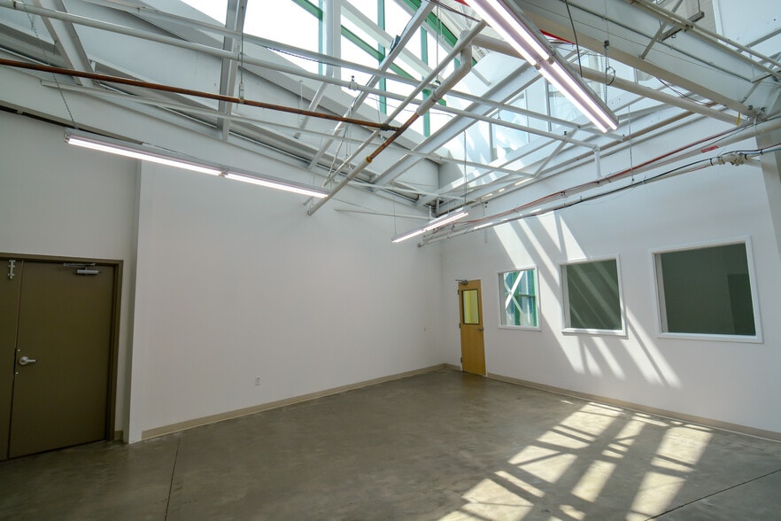 More Photos Of 888 Dayton St, Yellow Springs Warehouse For Lease