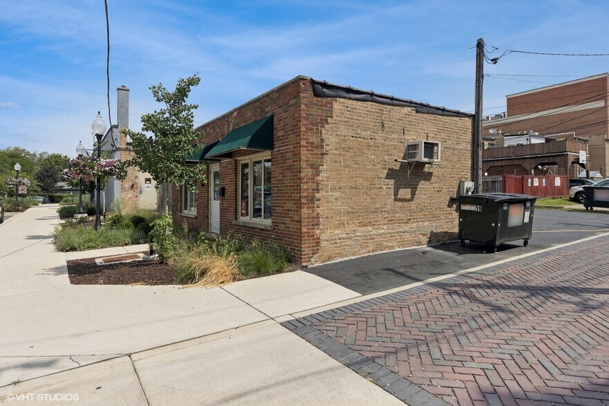 More Photos Of 19-23 W Quincy St, Westmont Storefront For Sale