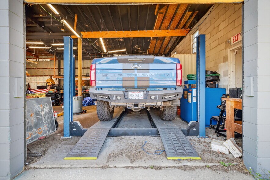 More Photos Of 20700 9th St, McIntosh Service Station For Sale