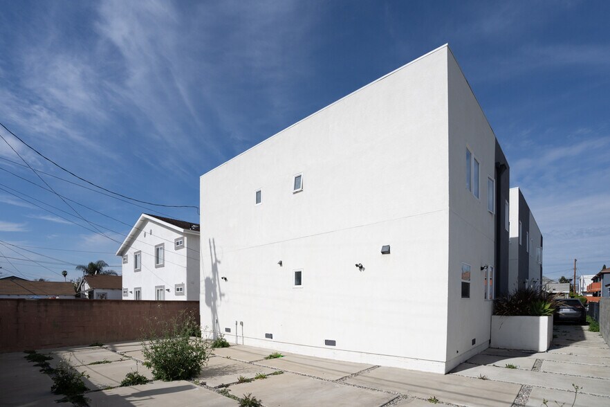 More Photos Of 1344 W 37th Pl, Los Angeles Apartments For Sale