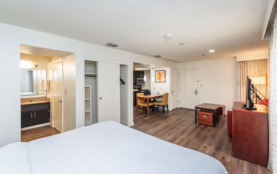 More Photos Of 1530 Howe Ave, Sacramento Hotel For Sale