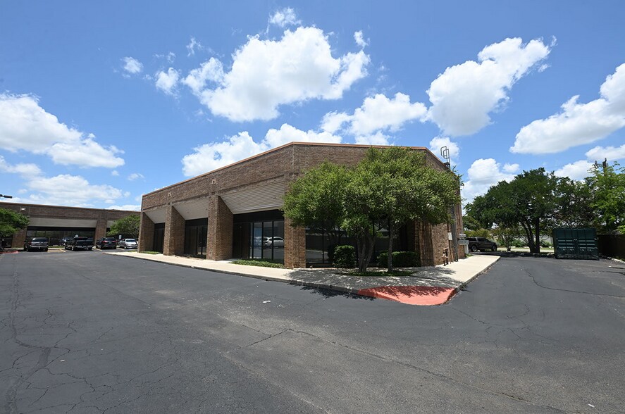 More Photos Of 1313 SE Military Dr, San Antonio Unknown For Lease