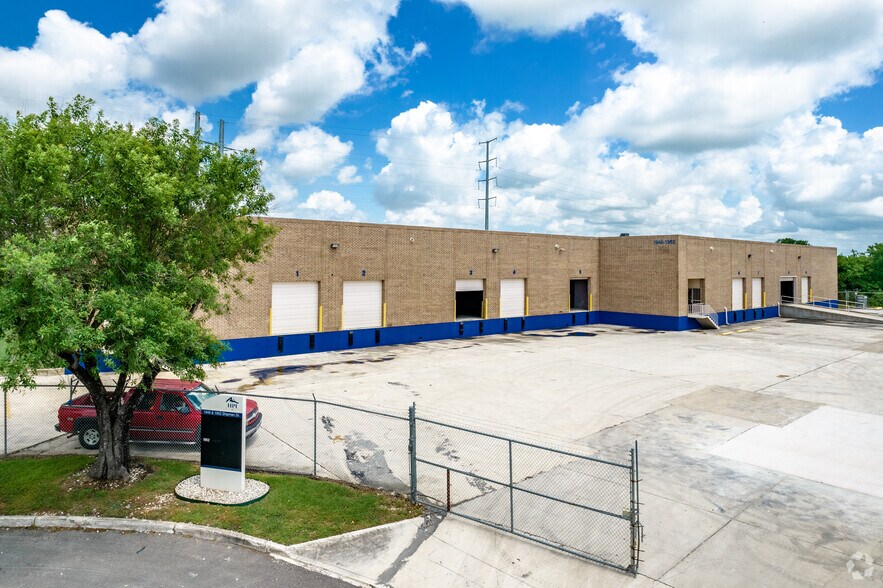 More Photos Of 3439-3455 Steen St, San Antonio Unknown For Lease