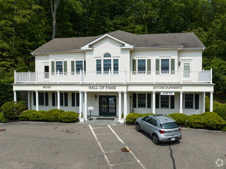 More Photos Of 97-147 Main St, Stony Brook Unknown For Lease