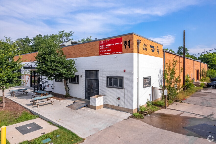 More Photos Of 921 W Commerce St, Dallas Warehouse For Lease