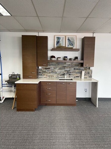 More Photos Of 25315 Kean St, Dearborn Light Distribution For Lease