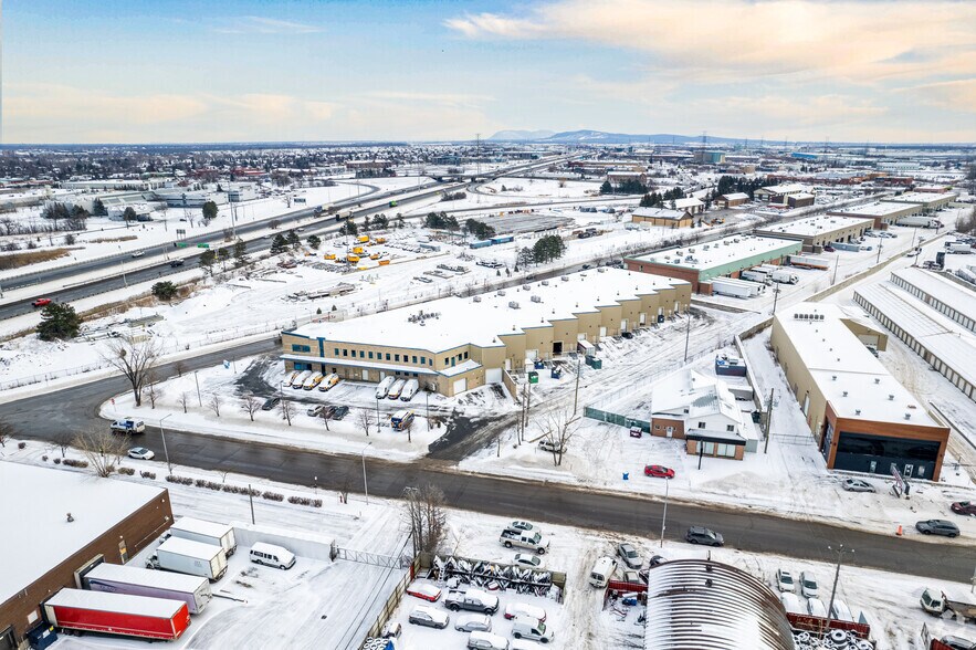 More Photos Of 800-860 Rue Jean-Neveu, Longueuil Light Distribution For Lease
