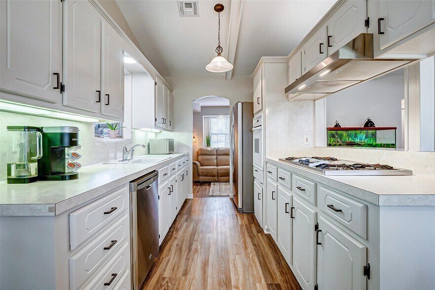 More Photos Of 9218 Hammerly Blvd, Houston Specialty For Lease