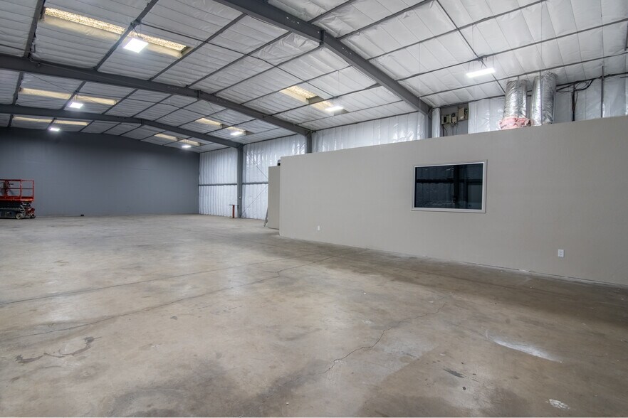More Photos Of 4100 Well Tech Way, Bakersfield Warehouse For Lease