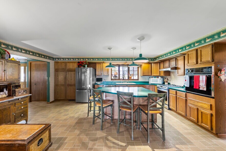 More Photos Of 1126 E State St, Sycamore Storefront Retail Residential For Sale