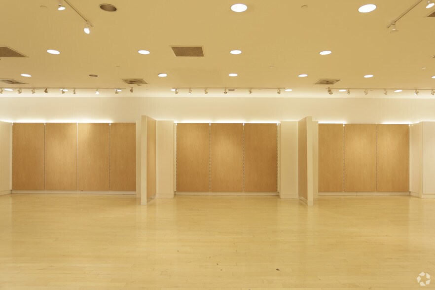 More Photos Of 5600 Harvey St, Muskegon Department Store For Sale