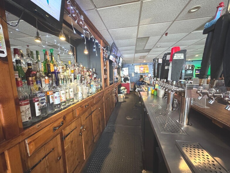 More Photos Of 164 Main St, Portland Restaurant For Sale