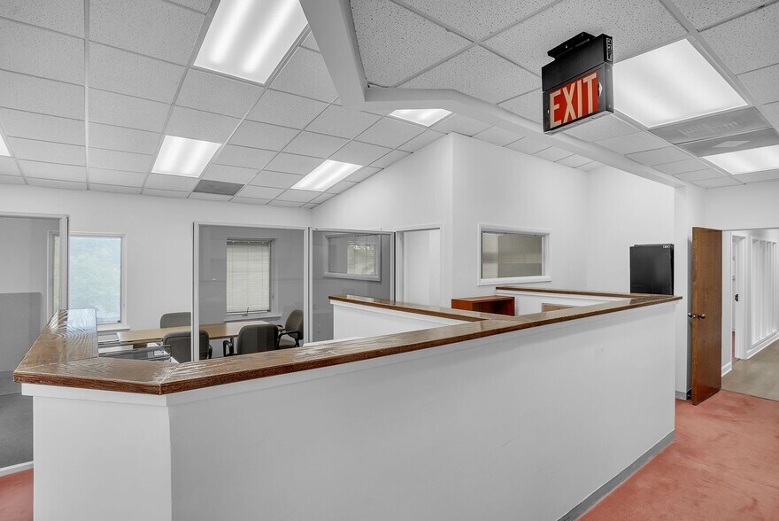 More Photos Of 4609 Pinecrest Office Park Dr, Alexandria Medical For Sale