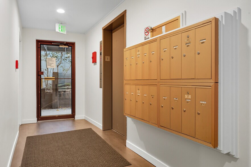 More Photos Of 3210 SW Avalon Way, Seattle Apartments For Sale