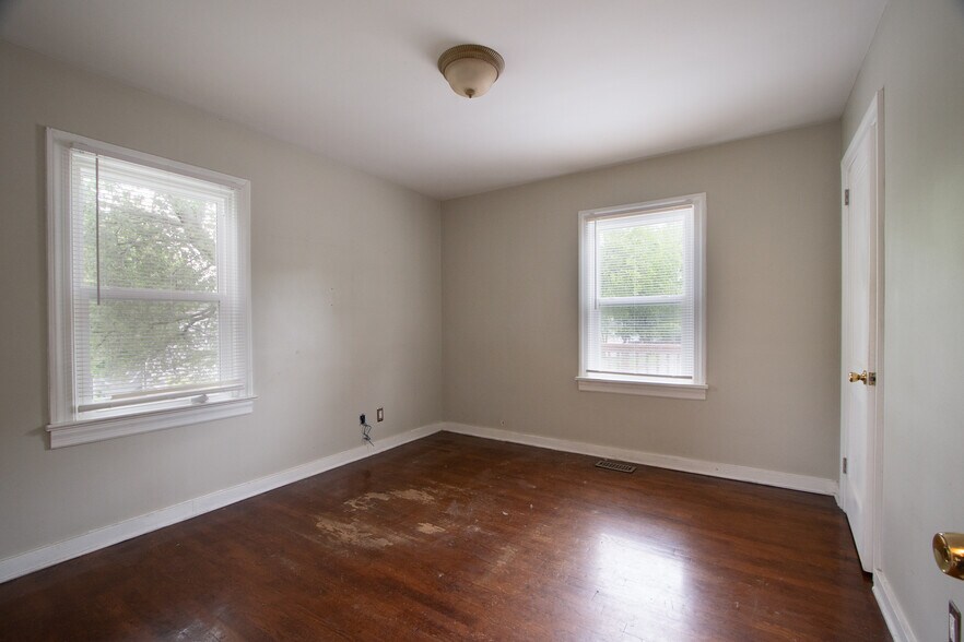 More Photos Of 1746 Hazelwood Dr SE, Marietta Office For Sale