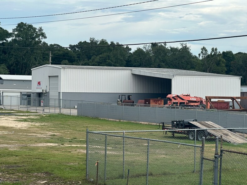 More Photos Of 140 Palm St NE, Live Oak Manufacturing For Lease