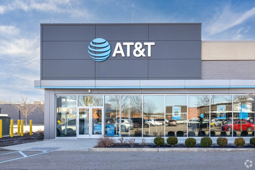 More Photos Of 750 W Sunrise Hwy, Valley Stream General Retail For Lease