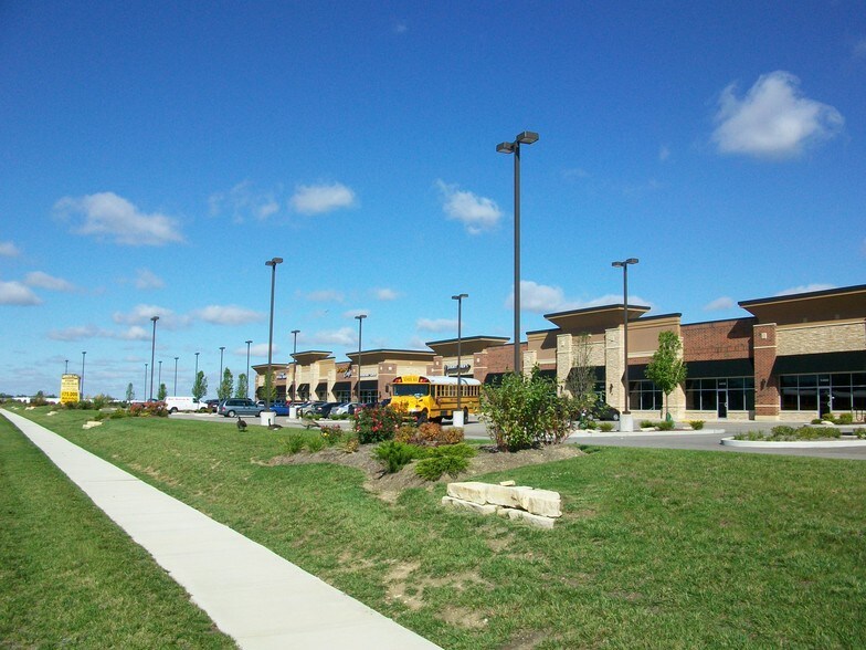 More Photos Of 1520 Lake St, Roselle Freestanding For Lease