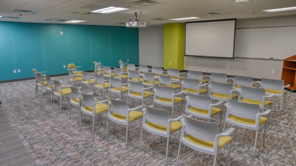 More Photos Of 878 Veterans Memorial Hwy, Hauppauge Office For Lease