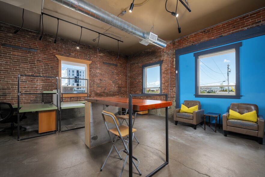 More Photos Of 429-431 E Sprague Ave, Spokane Freestanding For Lease