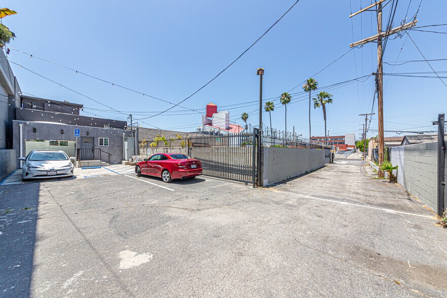 More Photos Of 330 N Western Ave, Los Angeles Storefront Retail Office For Lease