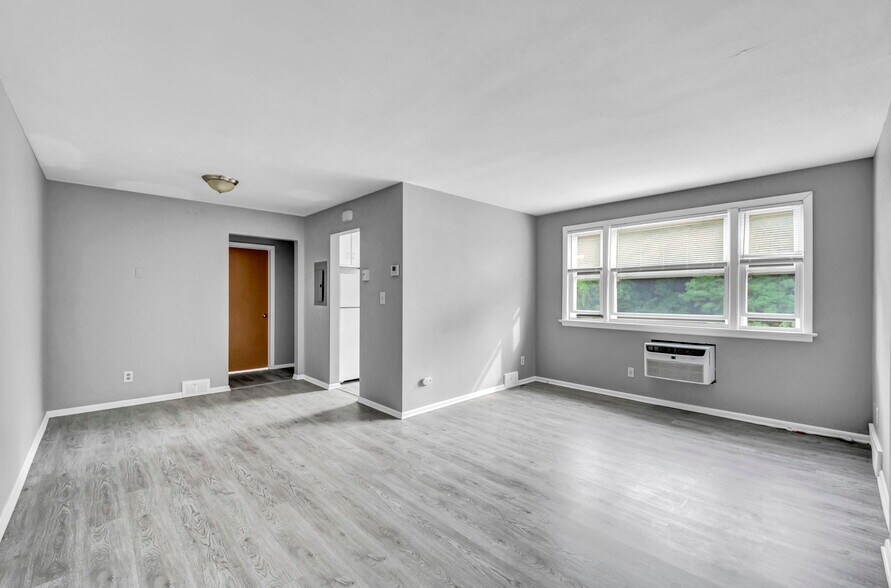 More Photos Of 885 S Green Rd, Cleveland Apartments For Sale