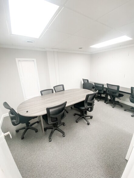 More Photos Of 119 SW Maynard Rd, Cary Office For Sale