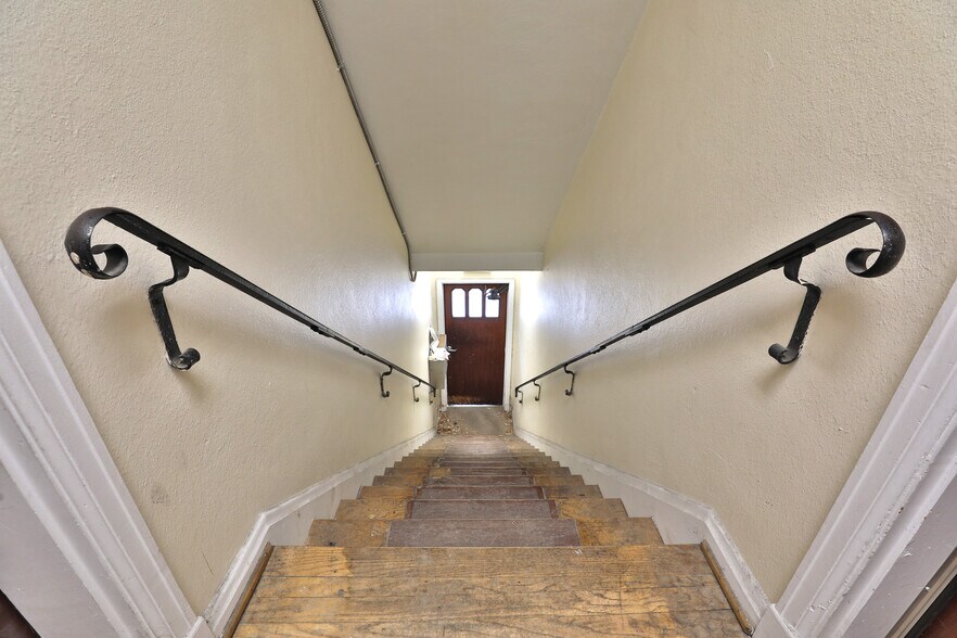 More Photos Of 4760-4764 N High St, Columbus Storefront Retail Residential For Sale