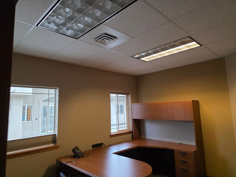 More Photos Of 2805 Saint Andrews Loop, Pasco Office For Lease