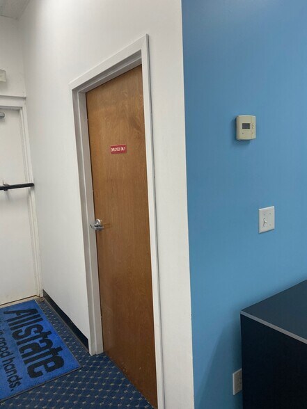 More Photos Of 8028 S Emerson Ave, Indianapolis Storefront For Lease