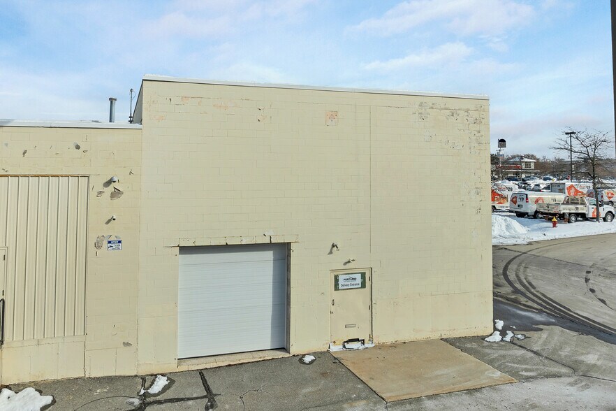 More Photos Of 777 S Willow St, Manchester Storefront For Lease