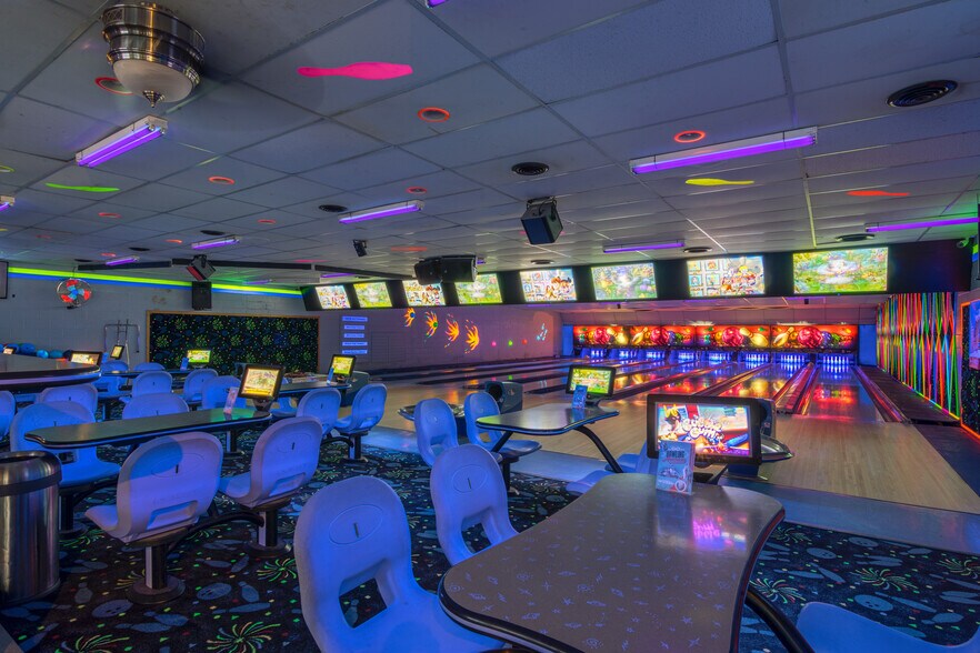 More Photos Of 1813 Main St, Cassville Bowling Alley For Sale