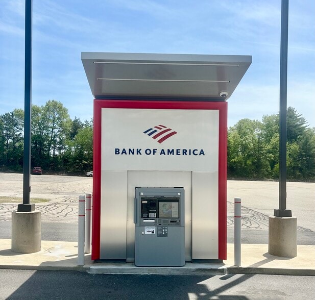 More Photos Of 1247 Main St, Sanford Supermarket For Sale