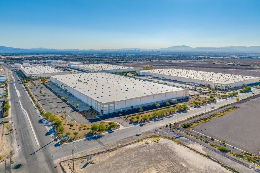 More Photos Of 5835 E Ann Rd, Las Vegas Distribution For Lease