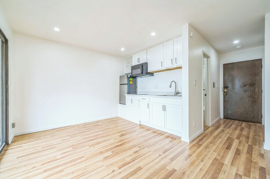 More Photos Of 823 Webster St, Oakland Storefront Retail Residential For Sale